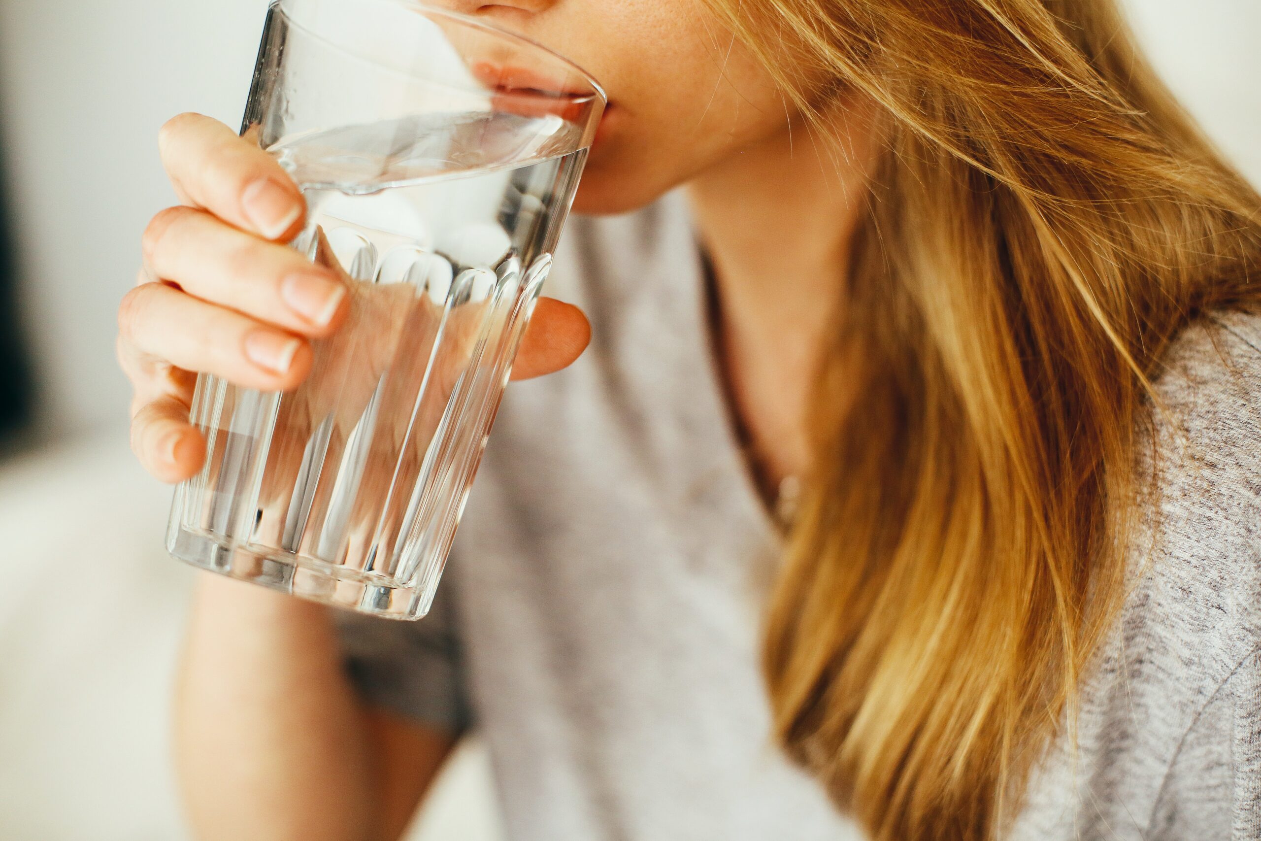 Si eres de los que bebe agua embotellada en casa estos dispensadores te  harán la vida mucho más fácil