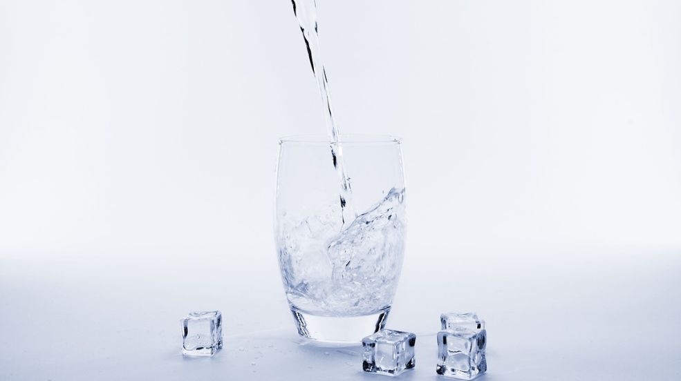 ¿Agua filtrada o embotellada? Descubre las principales diferencias